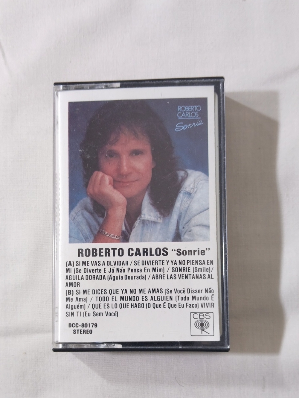 Roberto Carlos 'Sonrie' Cassette Tape - White & Black